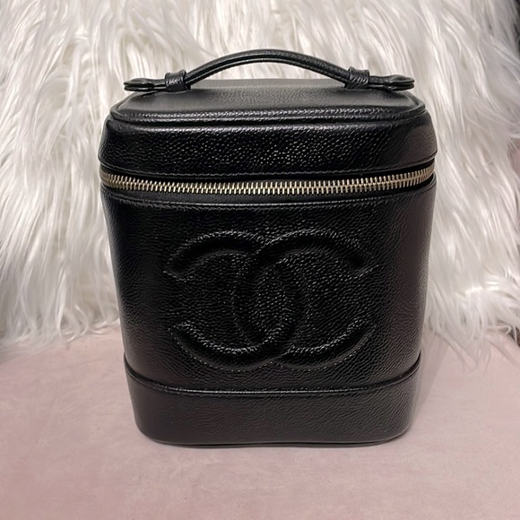 CHANEL Handbags - CHANEL Vanity accessories bag